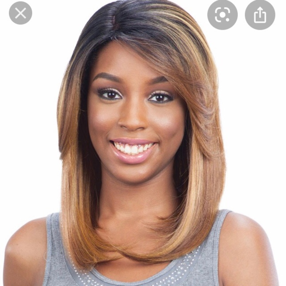 Model Model Maera wig